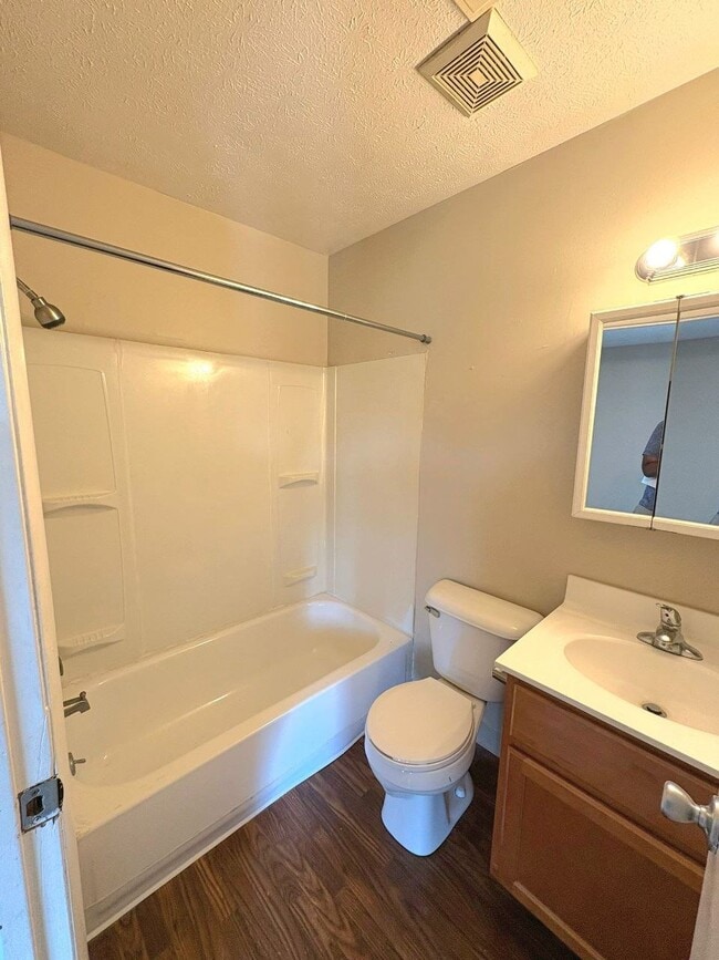 601 Moses Dr Unit 2-2
