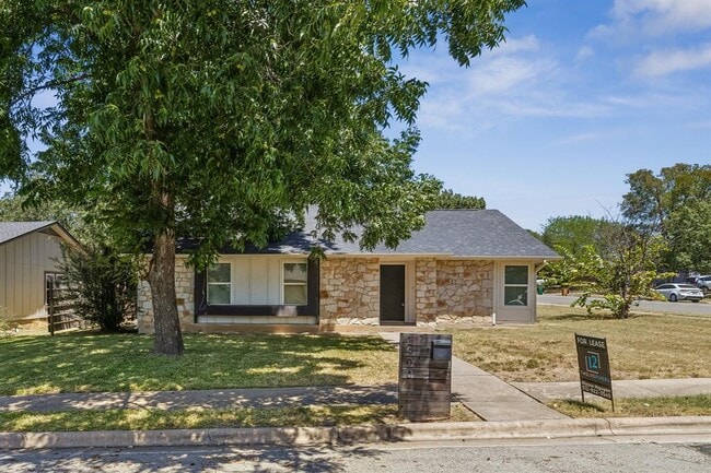 1900 Rampart Cir