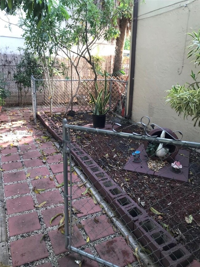 Building Photo - 6530 W 2nd Ct Unit 1