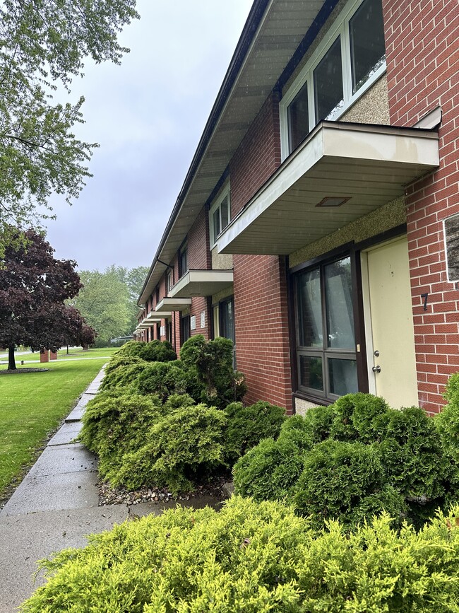 Building Photo - 140-140 Kael Cres Unit 4