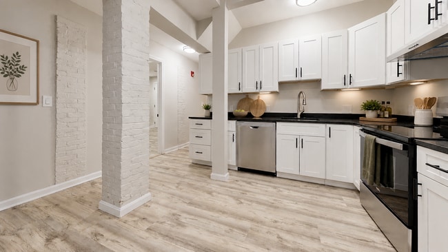 Building Photo - 1536 Tremont St Unit 1