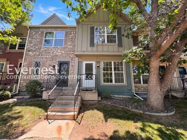 Building Photo - 3 Bed/2.5 Bath Townhome with Fenced Yard / Available Now!