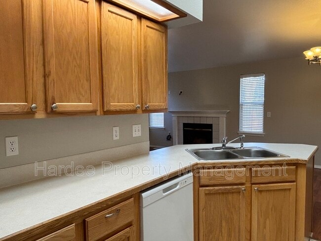 Photo - 1362 Pineridge Dr E