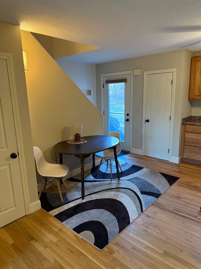 Photo - 25 Apple Ln Unit B