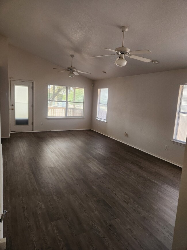 Building Photo - 9253 Vigen Cir