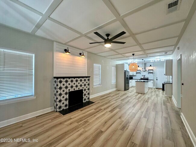 Photo - 4635 Attleboro St