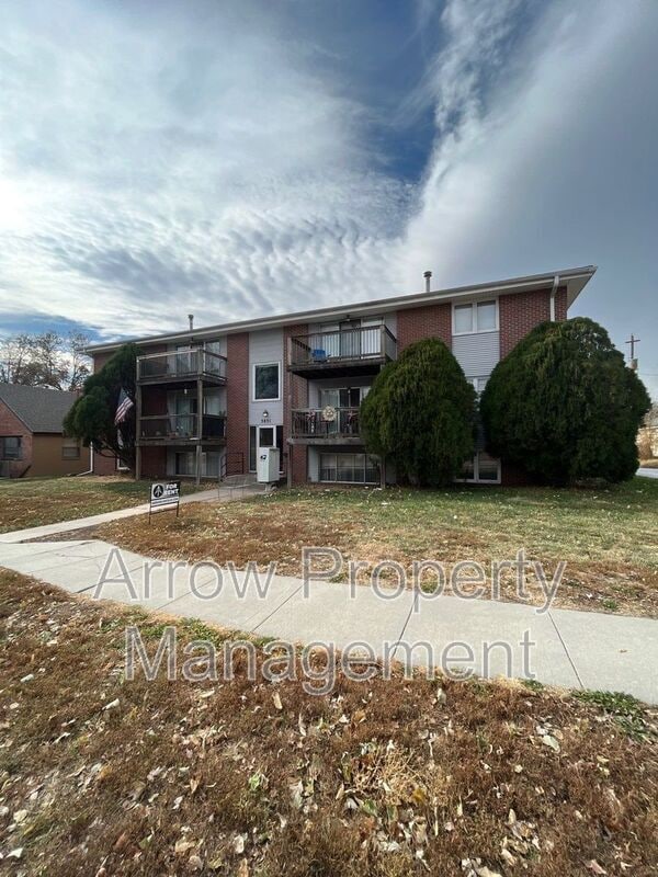 Building Photo - 3831 S 46th St Unit 1