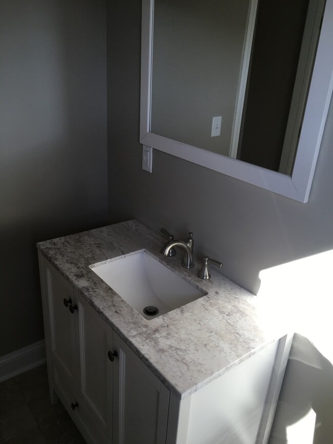 Photo - 4bdrm 1ba House for Rent $975 Central Heat & Air