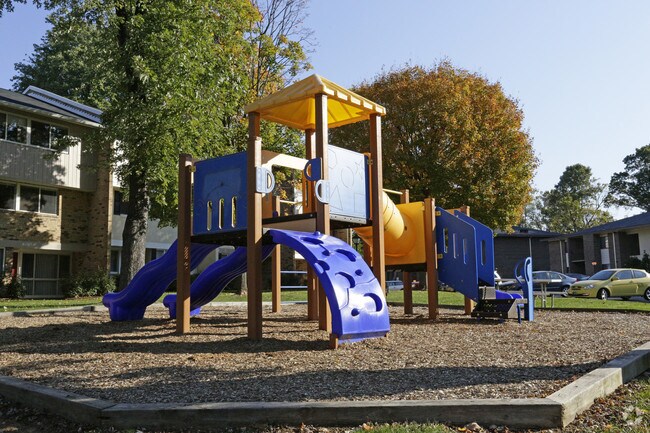 Área de juegos - Tysons Glen Apartments and Townhomes