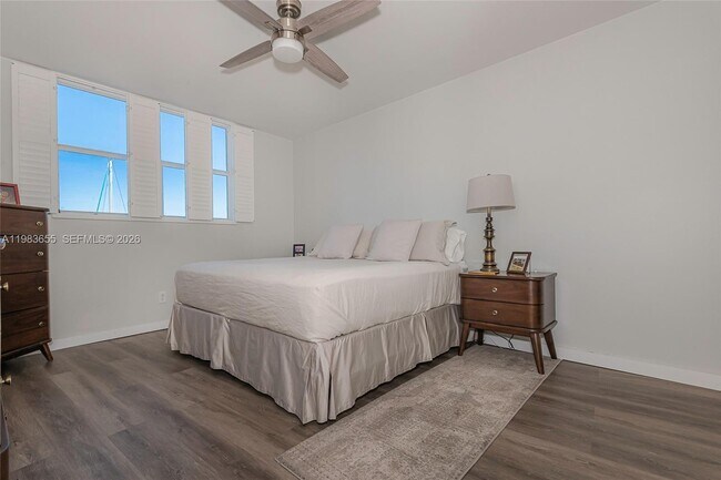 Photo - 2731 NE 14th Street Causeway Unidad 335