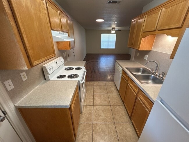 Photo - 912 McDaniel Cir