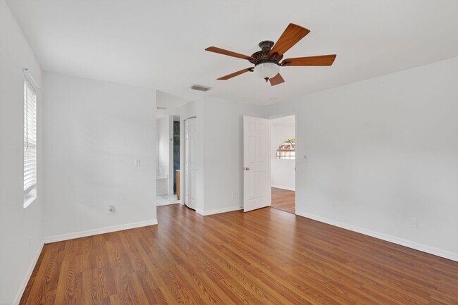 Photo - 590 6th St NE