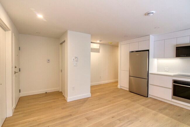 Photo - 10 Av. Rosemount Unit 3