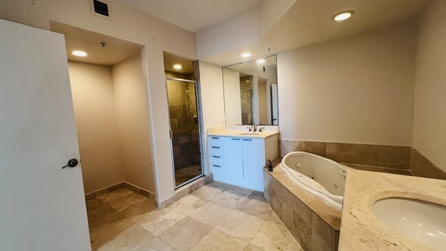 Photo - 15051 Royal Oaks Ln Unit ONE FIFTY ONE AT BISCAYNE CONDO