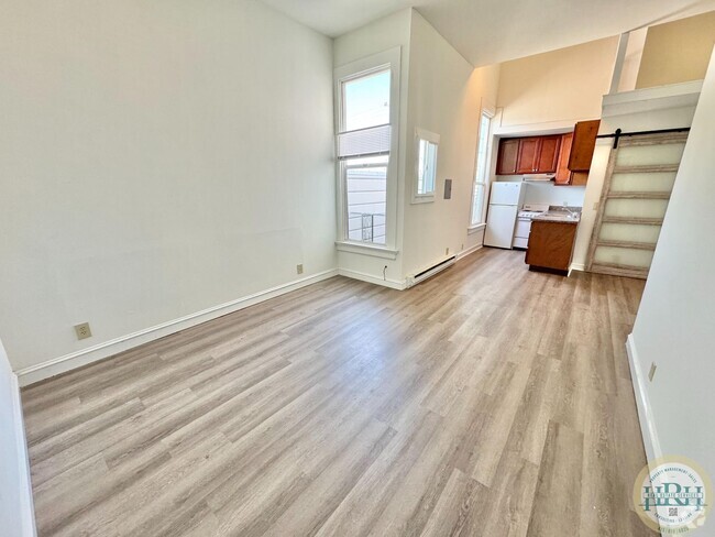 Building Photo - Top Floor Studio Unit 820 Treat Avenue #5 Rental