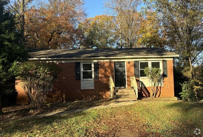 Building Photo - Spacious 5Bedroom 2 Bathroom House