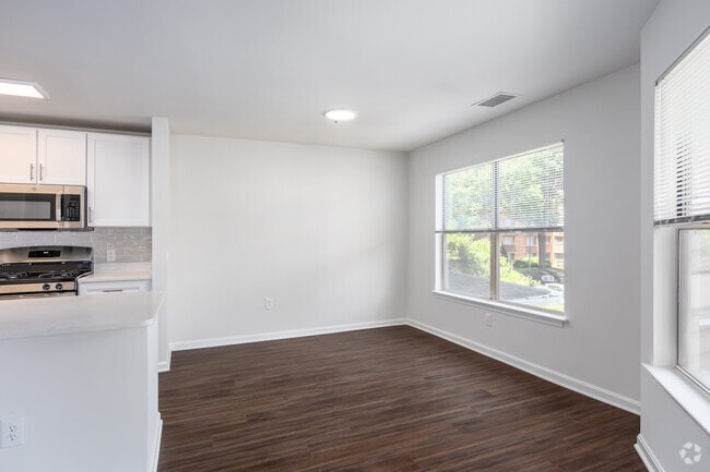 1BR, 1BA - 859SF - Columbia Crossing