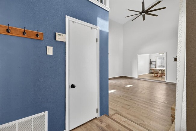 Photo - 5410 Fox Run Dr