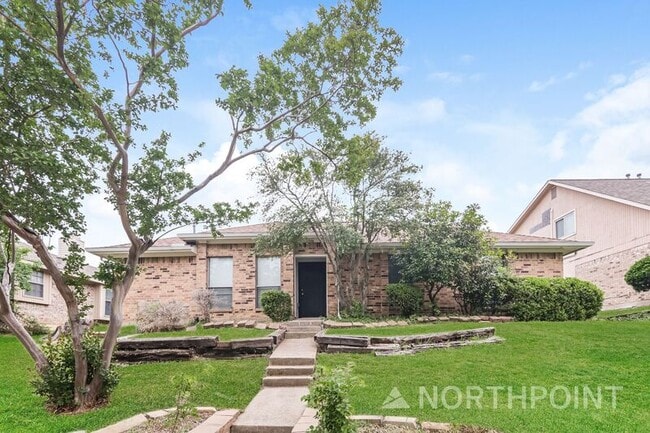 Building Photo - 1706 St James Dr