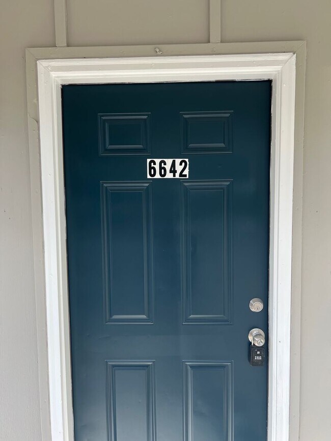 Photo - 6642 Applegate St