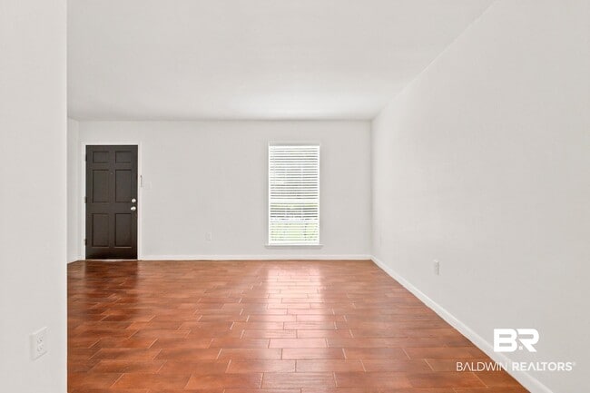 Photo - 509 Gayfer Ave