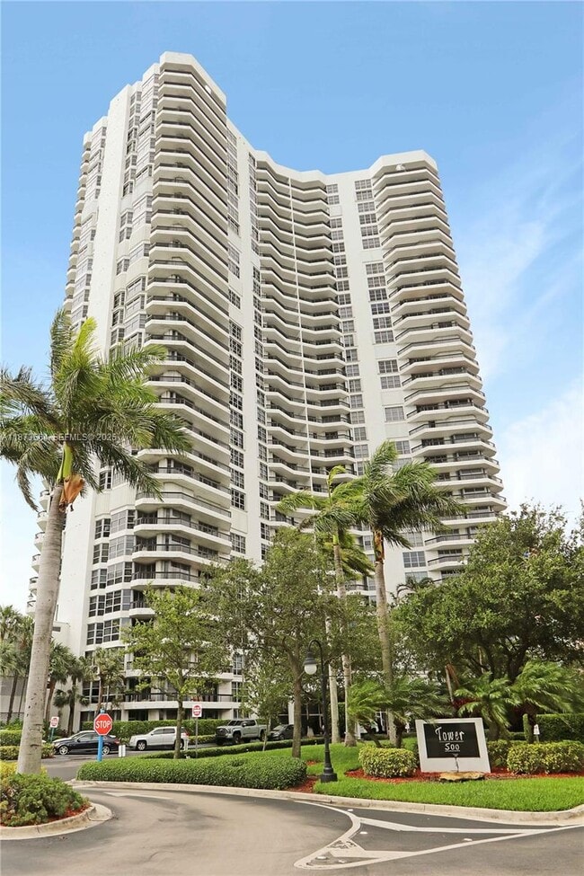 Building Photo - 3530 Mystic Pointe Dr Unit 2402