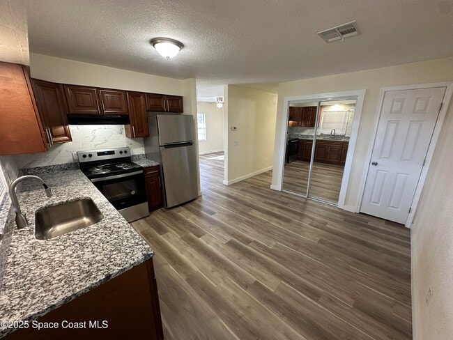 Photo - 565 Jackson Ave