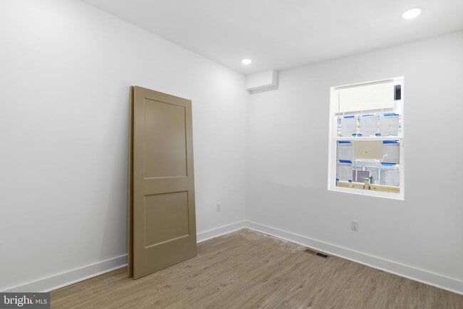 Building Photo - 4021 Brown St Unit 1