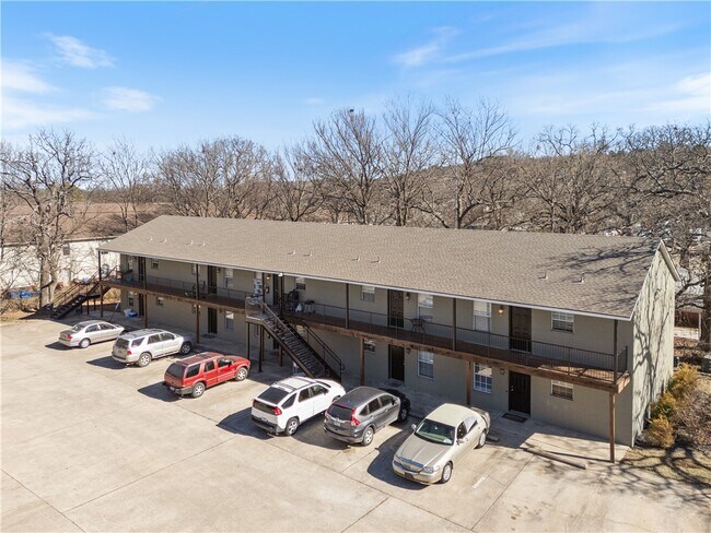 Photo - 884 W Holly St