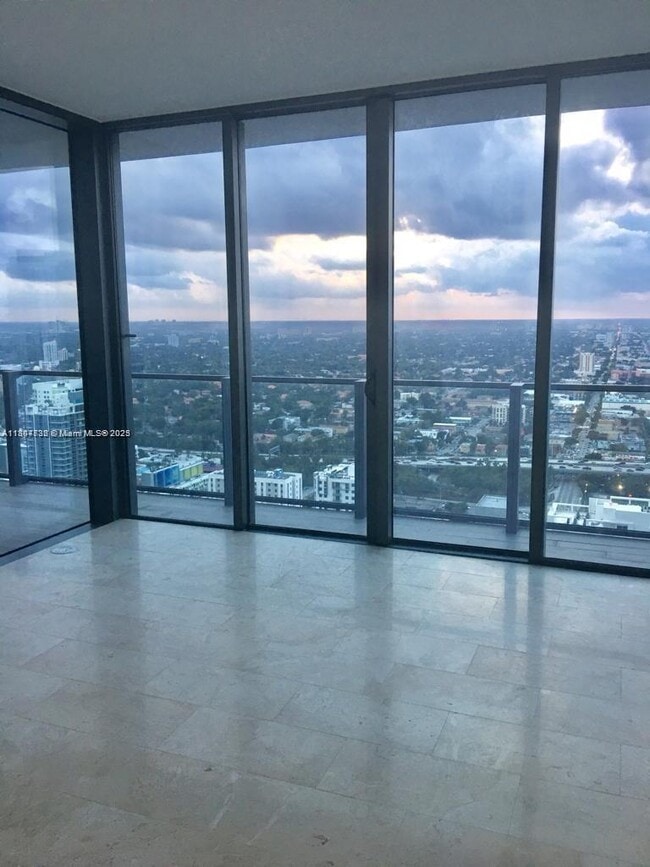 Photo - 88 SW 7th St Unidad 3402