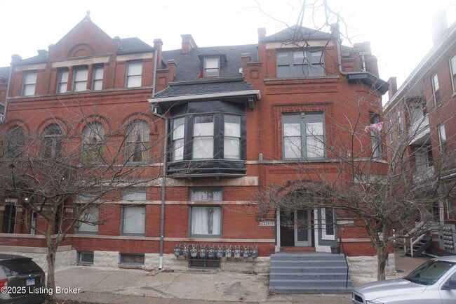 Building Photo - 226 W Burnett Ave Unit B