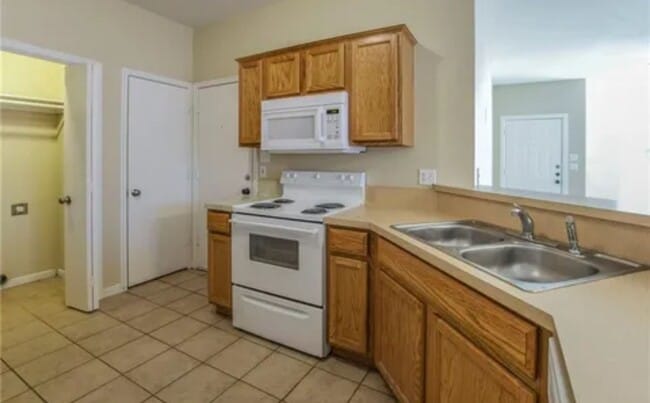 Photo - AVAILABLE NOW! (SECTION 8 ACCEPTED)