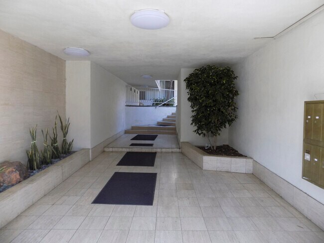 Photo - 505 Idaho Ave in Santa Monica - steps to M...