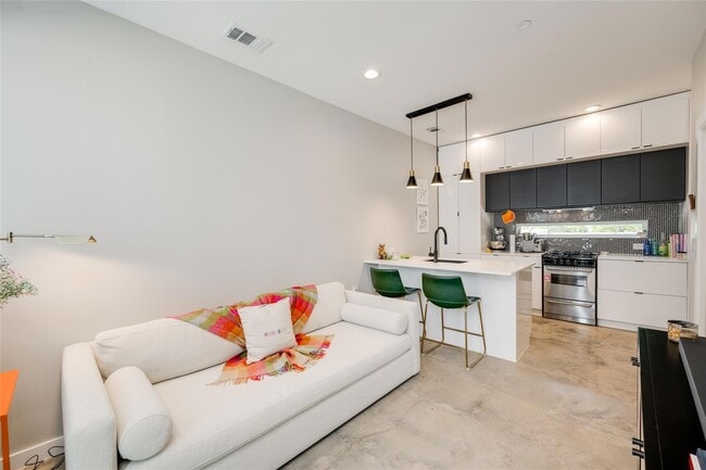 Building Photo - 2108 Tillery St Unit 3102 Rental