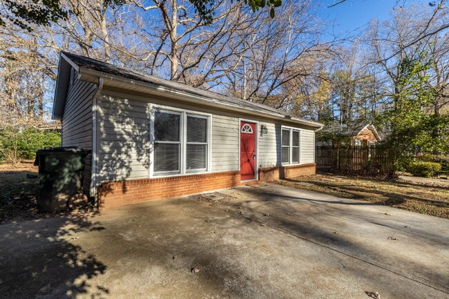 Photo - Charming & VERY CLEAN 1 Bed, 1 Bath Home Near Hospital & Winthrop | $1,200/month | Available Now
