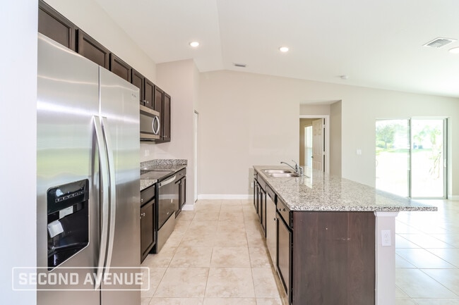 Photo - 1142 Waterford St SE