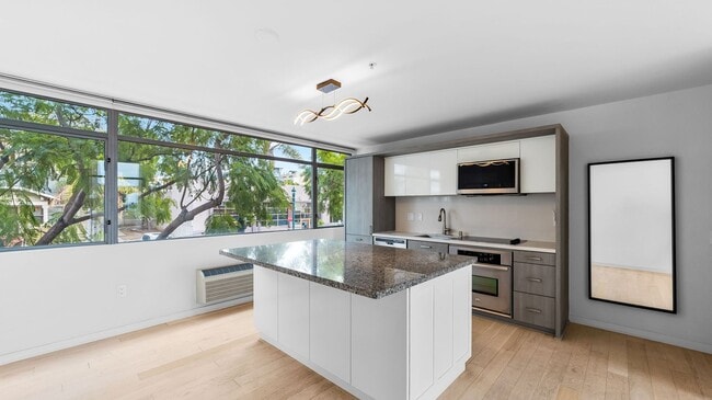 Building Photo - Beautiful 2Br/2Ba Townhome In Little Italy With Views Of The Bay! 3D Tour Link in Description Below!