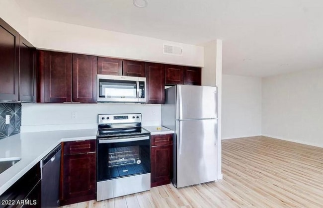 Photo - 813 E Marlette Ave