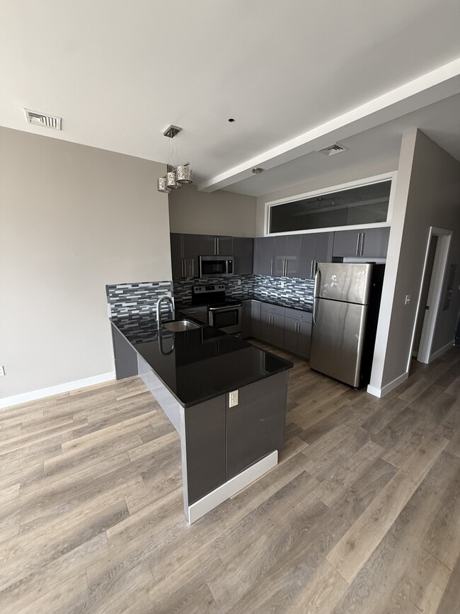 Building Photo - 99 W Main St Unit 306