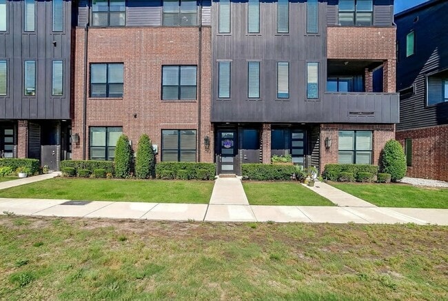 2818 Addison Park Ln