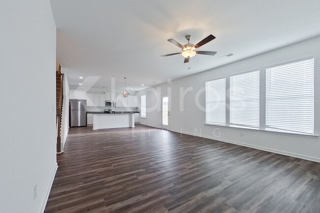 Photo - 105 Silver Maple Ln