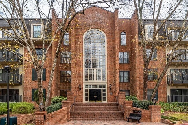 Building Photo - 27301 Plantation Dr NE Unit 301