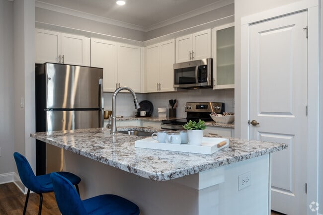 2BR, 2BA - Kitchen