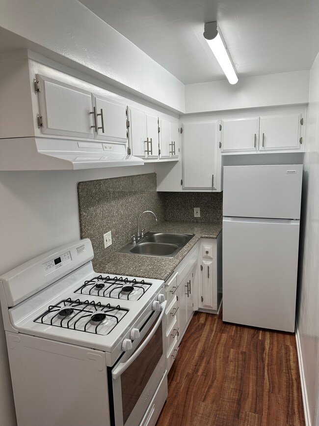 Photo - 1722 S Barrington Ave Unit 4