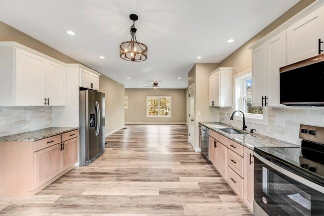 Photo - 702 E Elm St