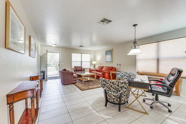 Photo - 1836 N Parkside Ln Unit ID1386186P