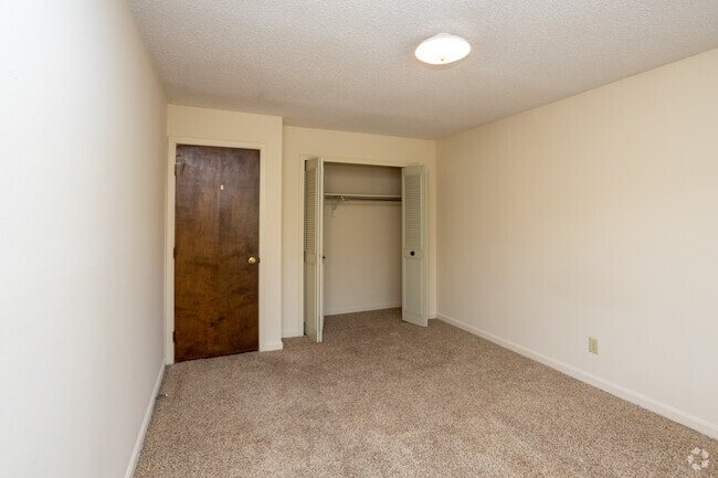 1BR, 1BA - 790 SF - Bedroom