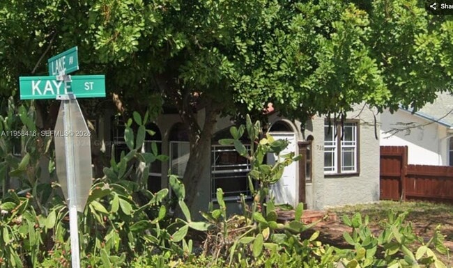 Building Photo - 739 Kaye St