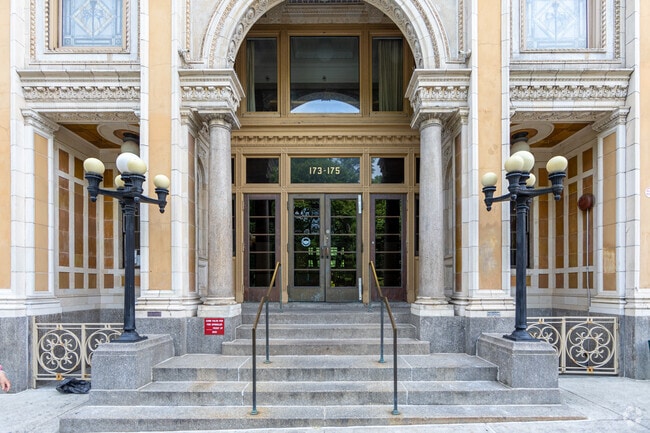 Photo - Forward Building