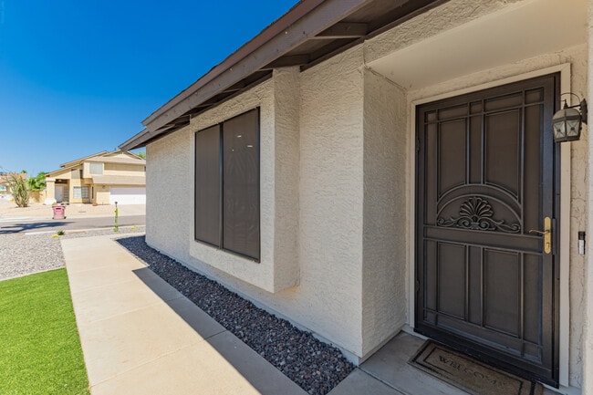 Photo - 8735 E Moreland St